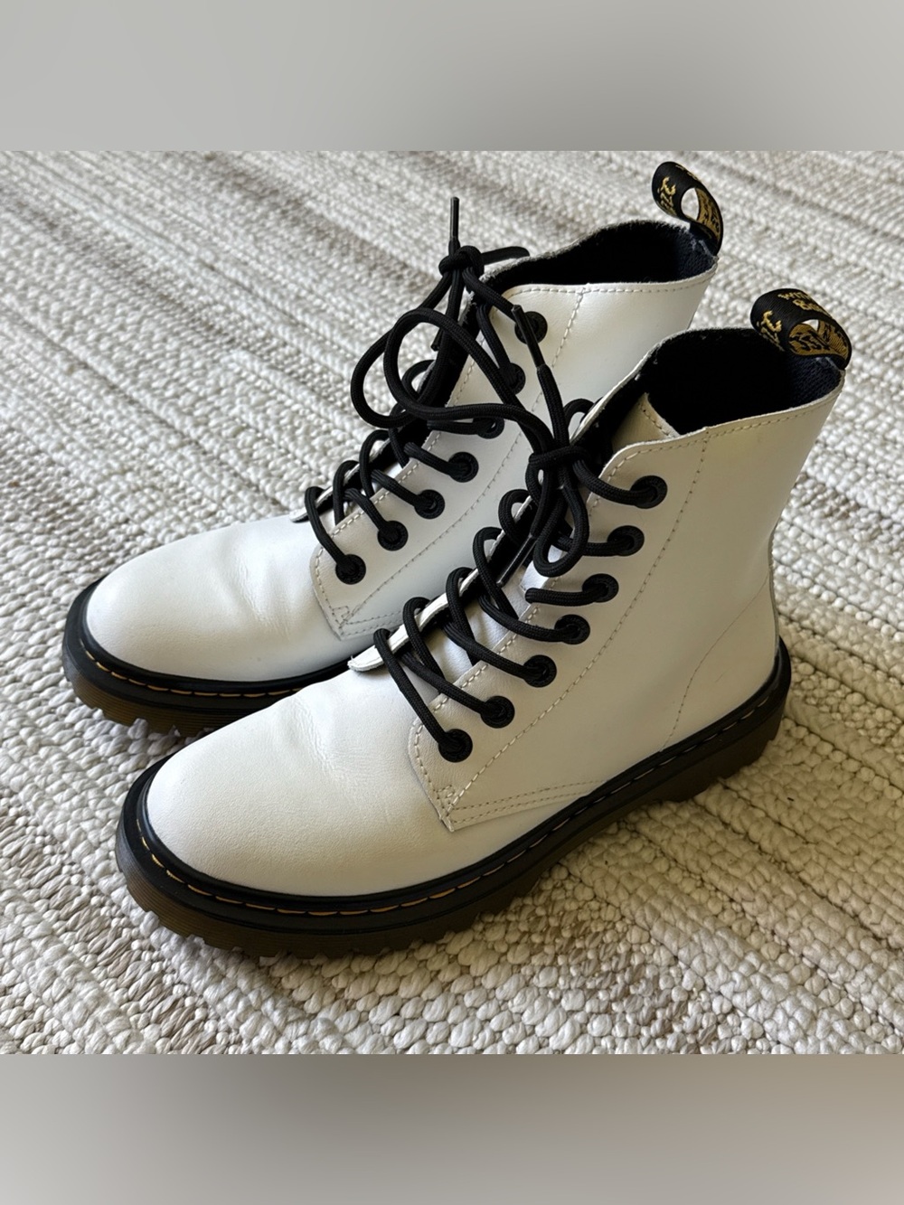 Womens Dr Doc Martens Luana Smooth Leather Lace Up Combat Boots 11821 White Sz 7